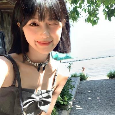 香山叶正红 海报